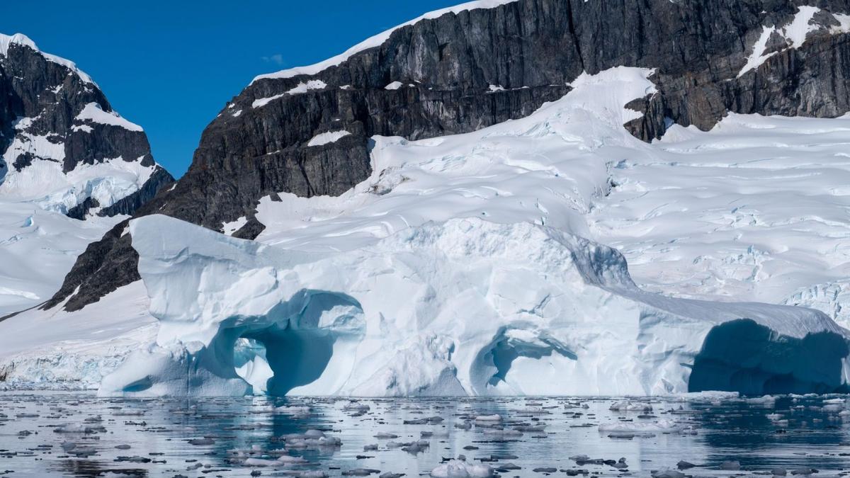 munti ghetari si apa polul sud antarctica getty images
