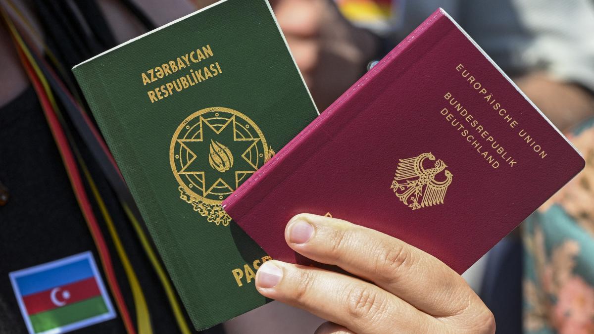 „Pune mâna pe tot ce poți”. Goana globală pentru obținerea cetățeniei multiple