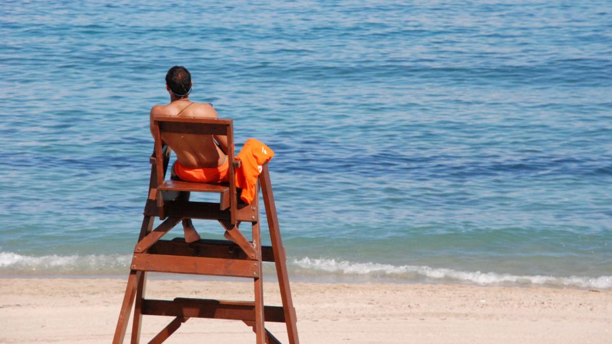 sora unui barbat inecat in thailanda spune ca salvamarul de pe plaja nu stia sa inoate