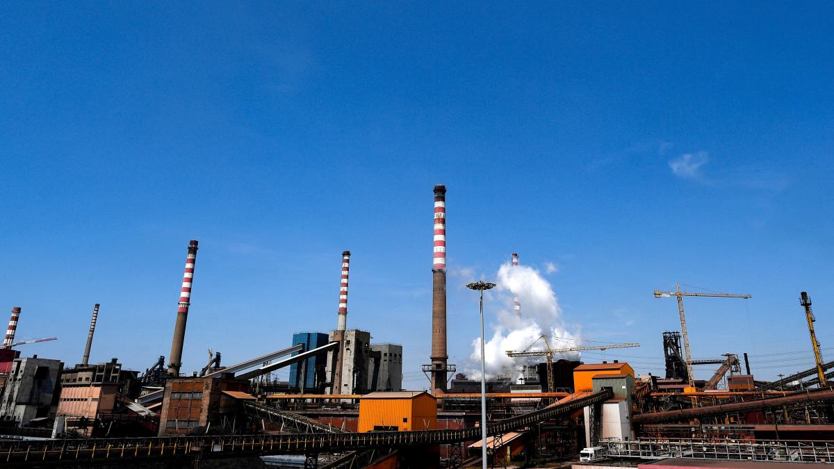 cea mai mare otelarie din europa da in judecata arcelormittal si cere despagubiri de 7 miliarde de euro