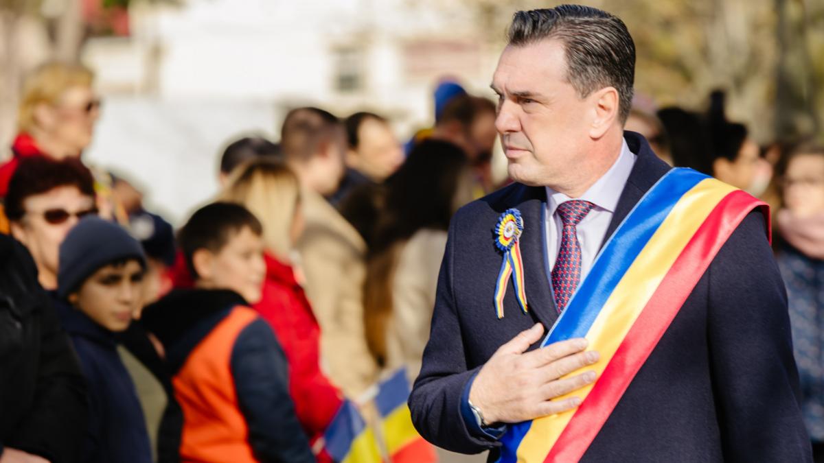 Liviu Negoiţă, primarul oraşului Cernavodă, a fost condamnat definitiv la 4 ani de închisoare cu executare pentru abuz în serviciu