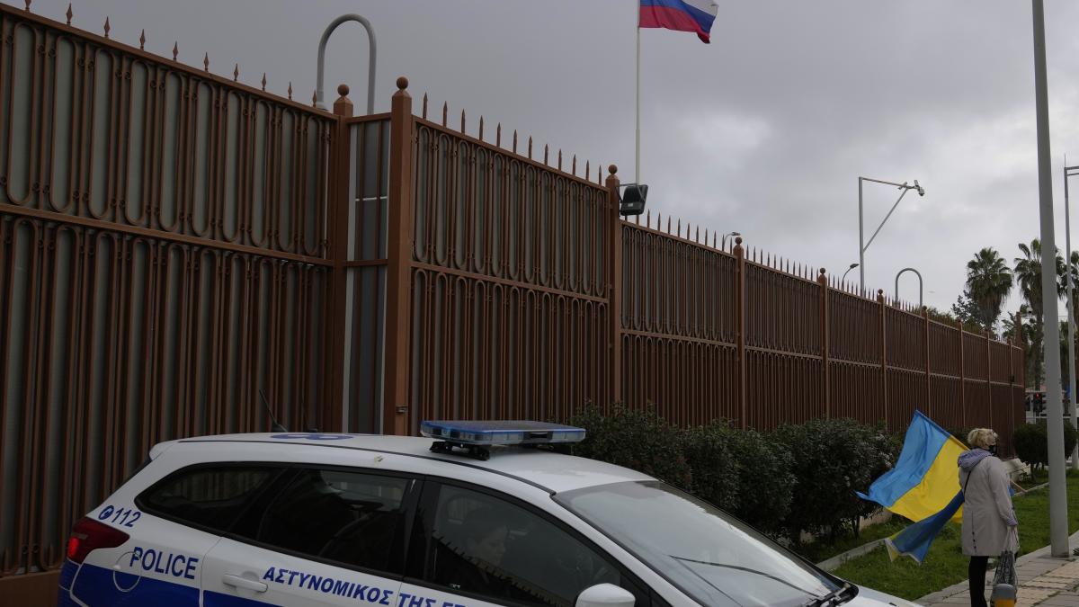 suspecta moarte a unui presupus agent gru in cipru la o zi dupa disparitia unui oligarh rus in aceeasi tara