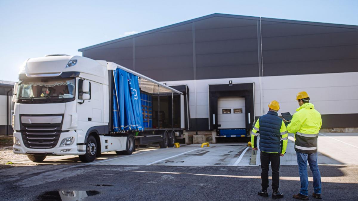 un sofer de tir a vandut toata marfa pe care o transporta cu 1 200 de euro si apoi a abandonat camionul in spania