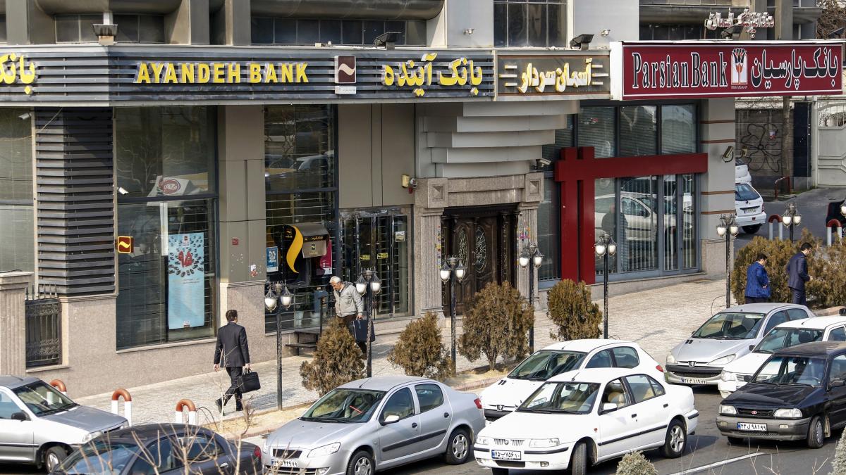Ayandeh Bank: Cum a ajuns falimentul unei bănci obscure din Iran să provoace cele mai mari proteste împotriva regimului de la Teheran