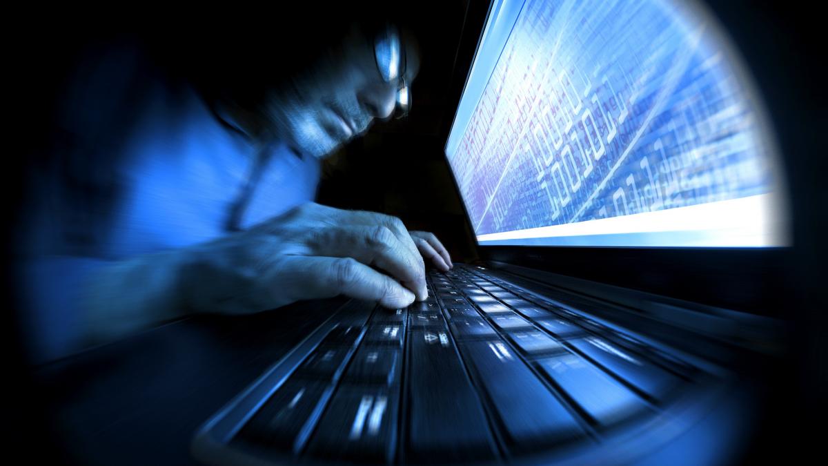 Cum funcționa rețeaua globală de fraude online care a lovit școli și companii din Europa. Ce rol a avut Microsoft în destructurarea ei