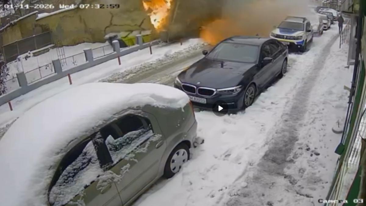 Momentul în care sediul Poliției din Lugoj a explodat. O clădire s-a prăbușit. Doi polițiști sunt răniți