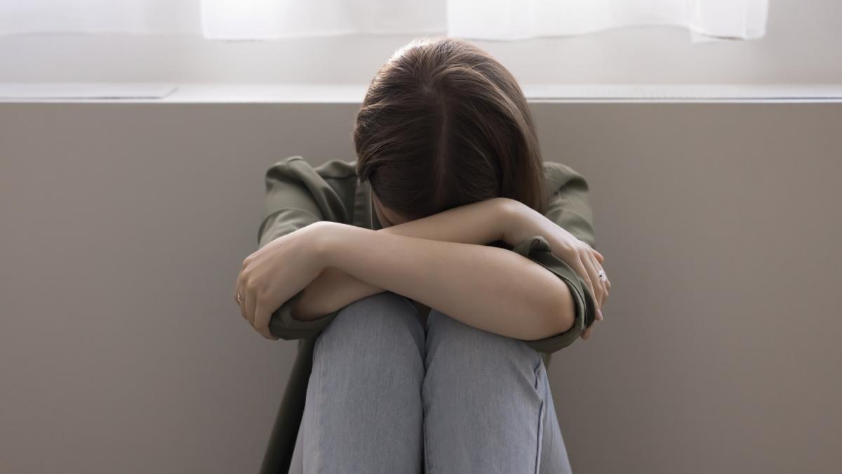 procurorul bosinceanu din iasi condamnat la 8 ani de inchisoare pentru ca a violat o minora el si tatal fetei erau cumetrii