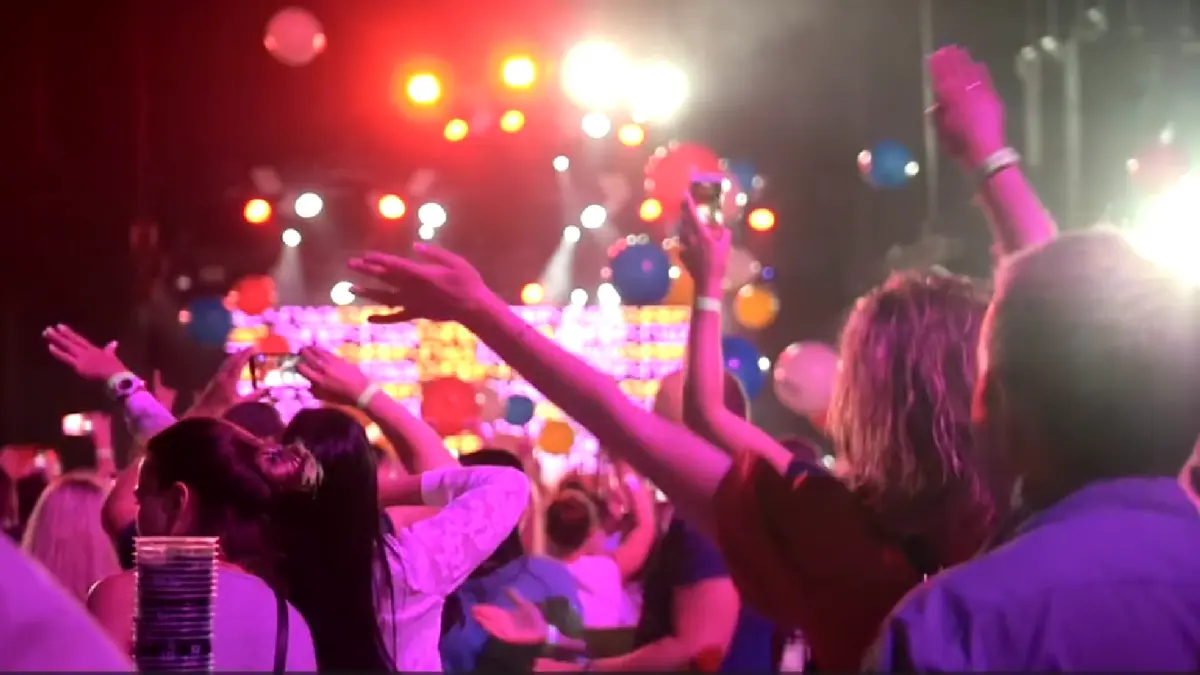 algoritmii nu mai impart doar muzica impart identitati edm ul are si dress code chiar daca nu e scris nicaieri enaque nujord