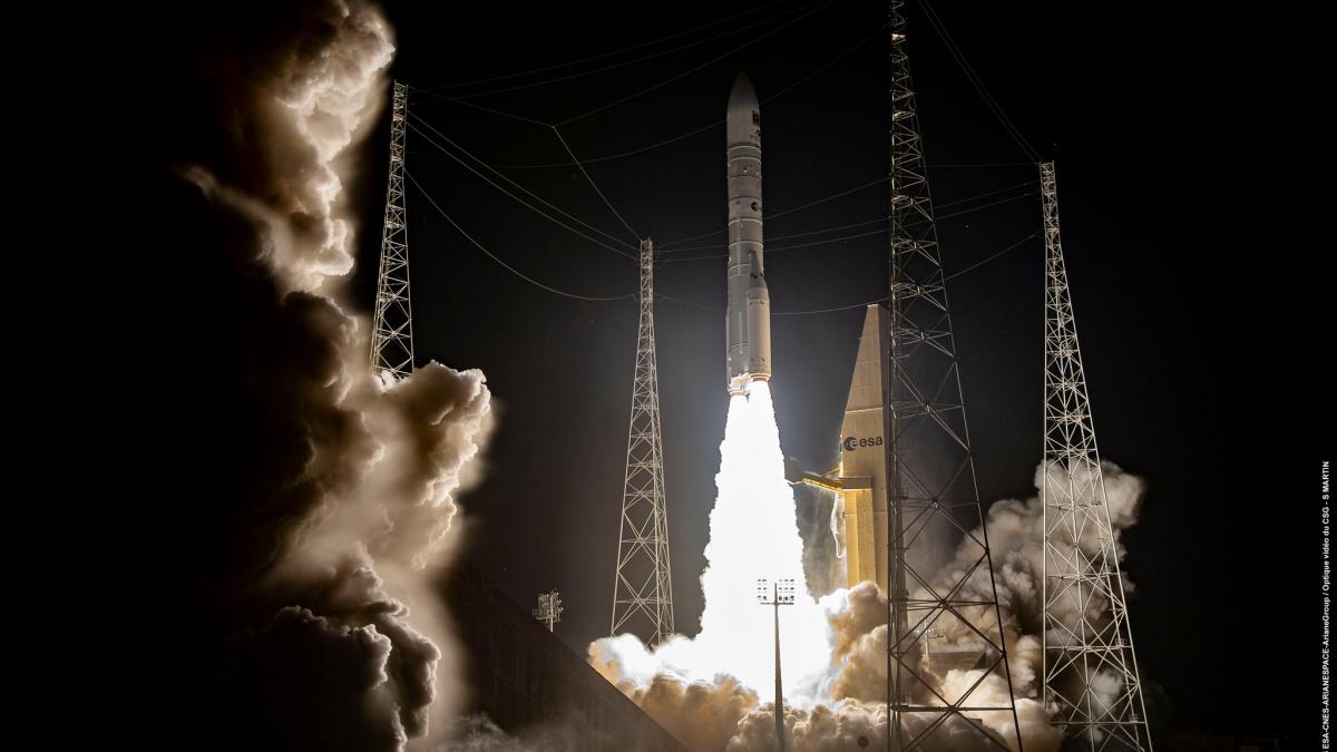 Amazon intră în cursă cu Starlink: Ariane 6 lansează 32 de sateliți pe orbita joasă a Pământului