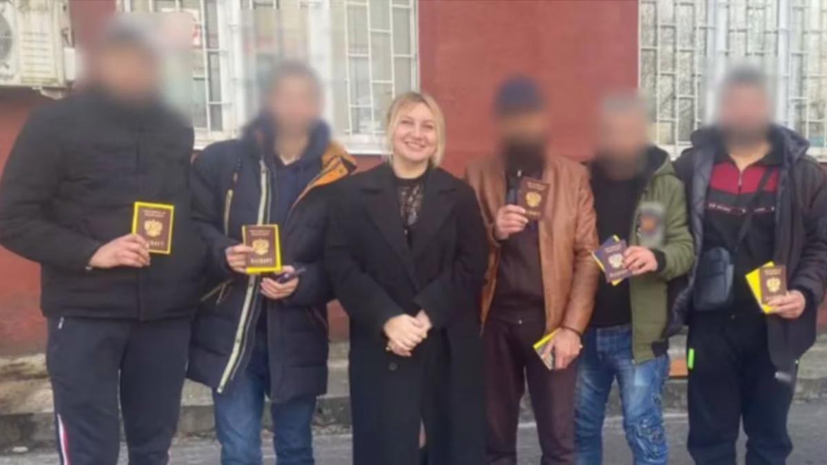 Cum a păcălit o fostă profesoară sute de tineri să lupte pe frontul din Ucraina. ”Unul dintre cei mai importanți recrutori ai Rusiei”