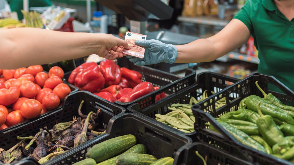 O țară din UE reduce TVA la alimente de bază. Ca să finanțeze măsura, va introduce o taxă pe colete din anumite țări. De când se aplică
