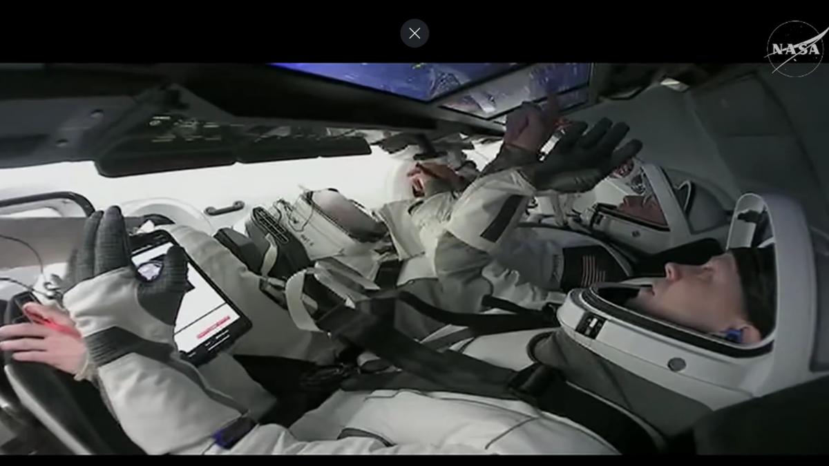 prima evacuare de urgenta din istorie de pe statia spatiala echipajul asteptat sa aterizeze din motive medicale