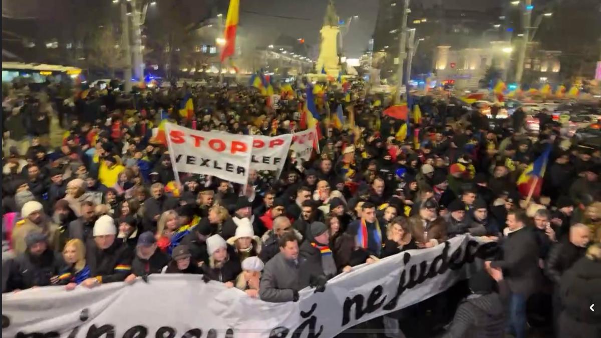 Proteste în Piaţa Victoriei şi Piaţa Universităţii din Bucureşti împotriva Guvernului și a „Legii Vexler”