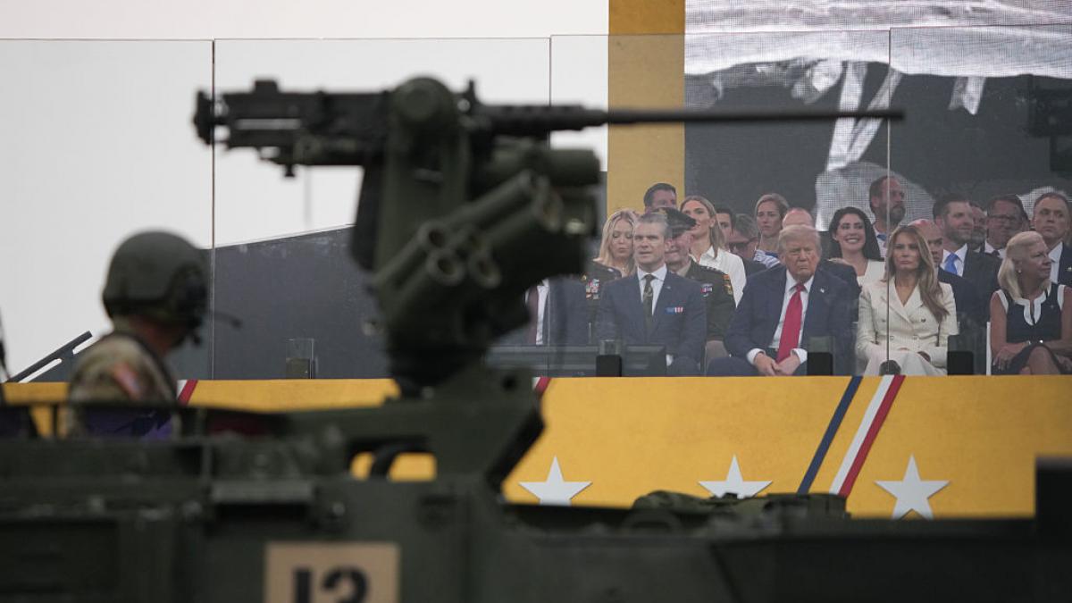 trump vrea sa trimita armata in minneapolis pentru a actiona impotriva protestatarilor anti ice