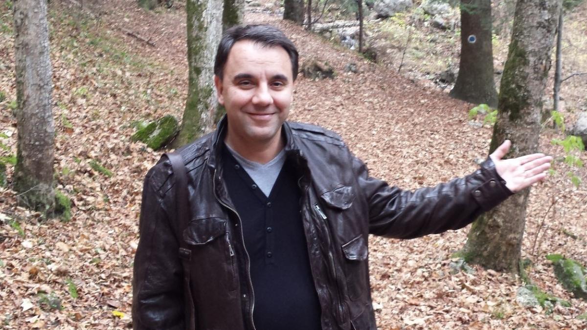 un director din anre s a imbolnavit fix cand se taiau posturile am probleme la genunchi era musai in ziua aia