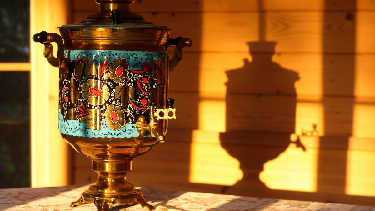 un israelian a incercat sa intre in estonia cu un samovar din rusia vamesii au refuzat sa l primeasca in tara