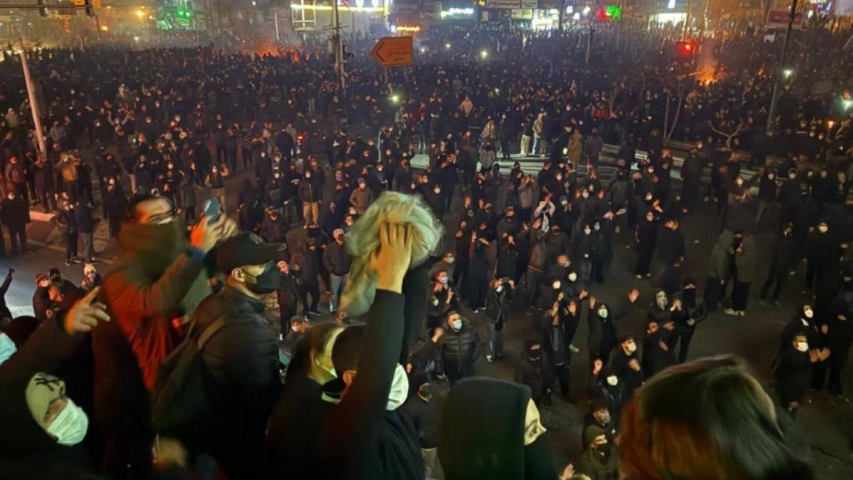 iran vrea sa interzica permanent internetul global singurii care vor avea acces sunt privilegiatii puterii nu e exclus sa o faca