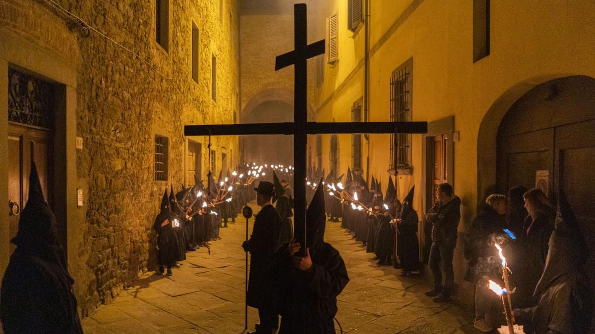 mister macabru intr o localitate din italia 14 persoane au murit in doar zece zile casele mortuare sunt pline