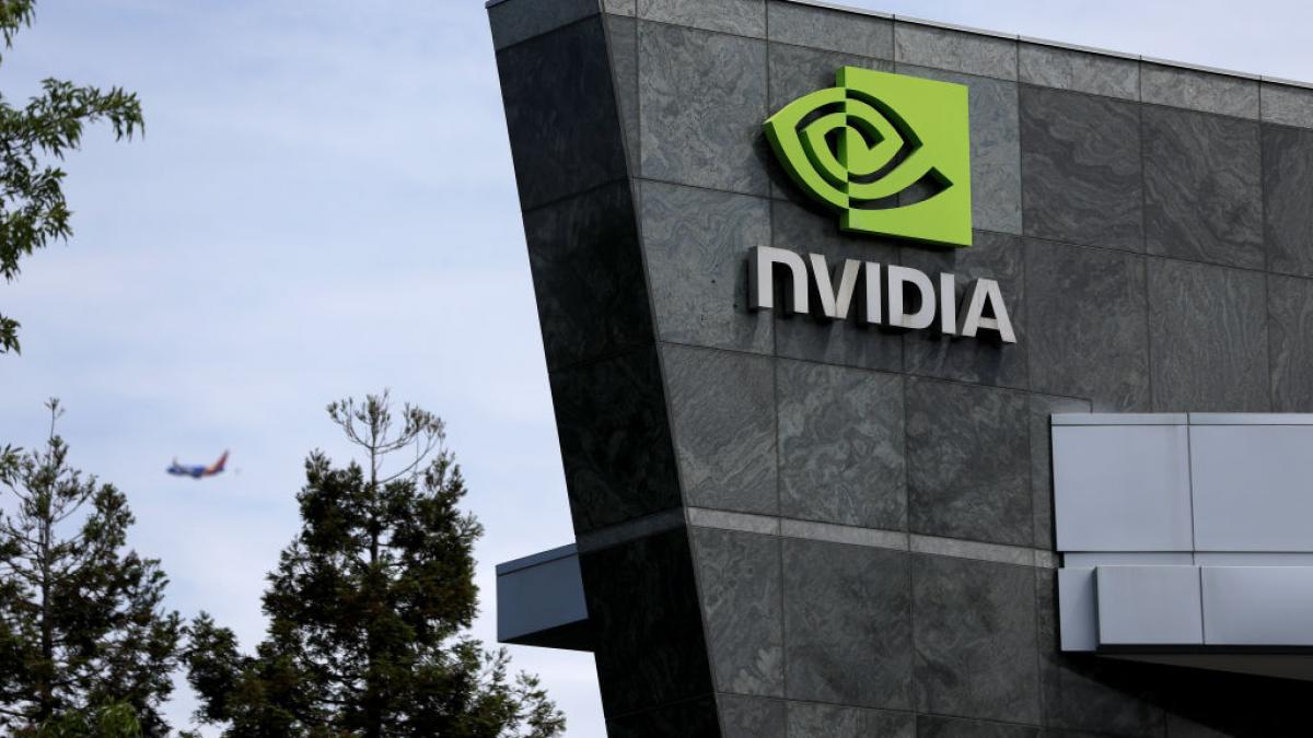 peste un milion de comenzi in aer china blocheaza cipurile ai h200 ale nvidia desi guvernul sua a aprobat exportul acestora