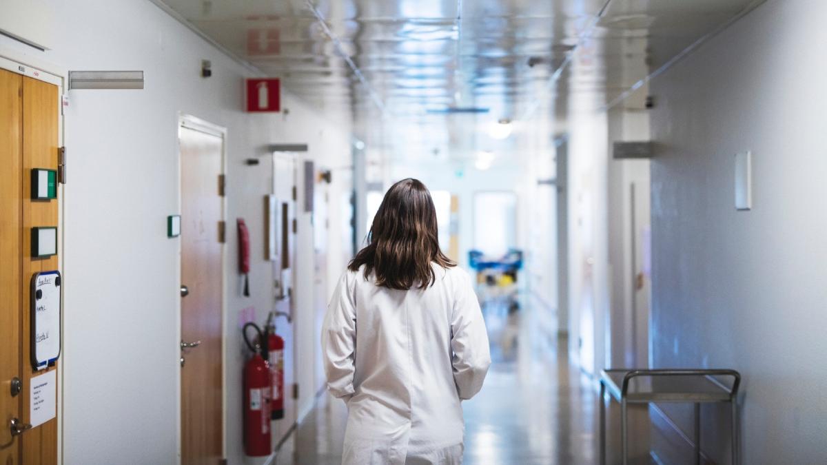 ministerul educatiei selecteaza profesori pentru programul scoala din spital inscrierile se fac online