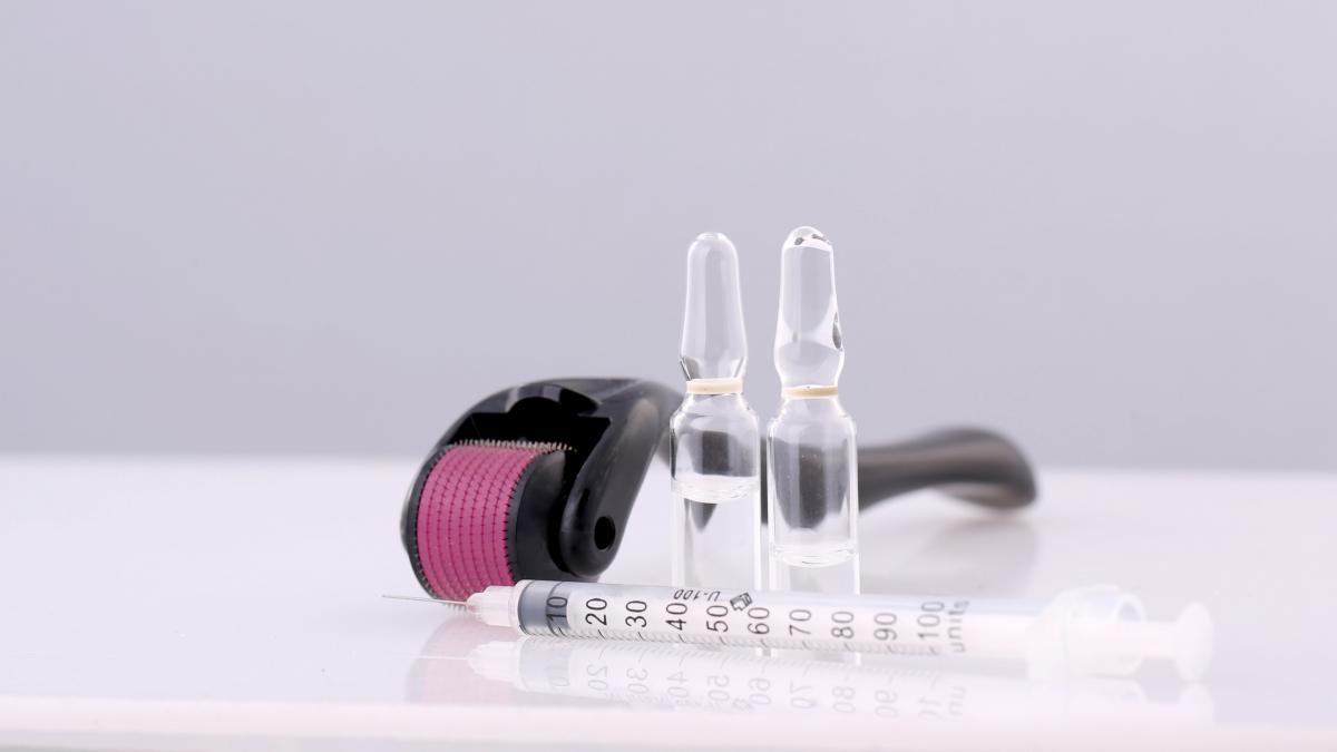 siringă și două fiole