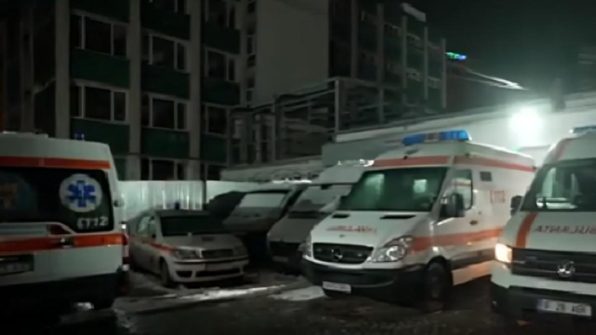 cum fac fata echipajele ambulantei intr o noapte geroasa spitalele raman fara locuri iar apelurile la 112 cresc