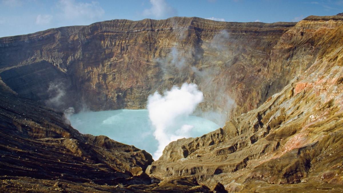 un elicopter turistic a disparut in apropierea unui vulcan din japonia