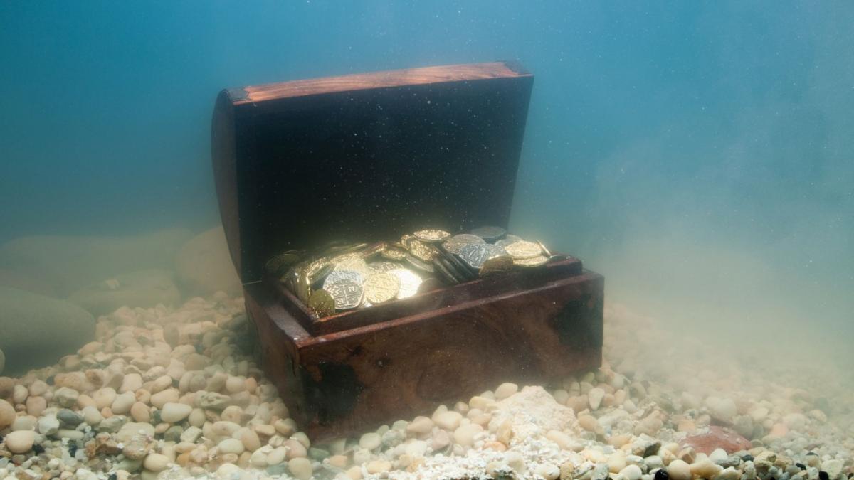 un scafandru a descoperit accidental o adevarata comoara peste 30 000 de monede valoroase ascunse pe fundul marii