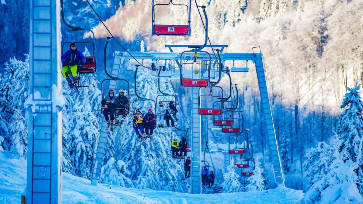 a fost deschisa cea mai lunga partie de schi din tara la straja ce lungime are si cum se ajunge acolo zapada ajunge si la 2 metri