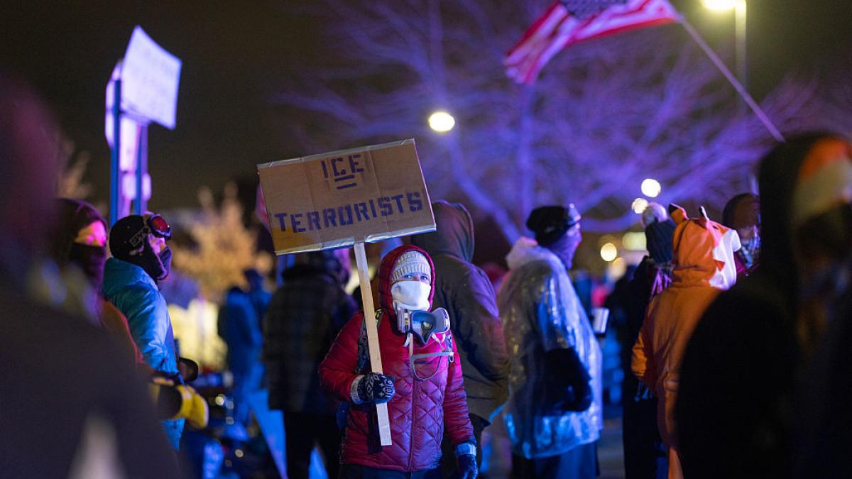proteste in minnesota dupa ce un copil de cinci ani a fost retinut de agentii ice vance puteti protesta dar faceti o pasnic