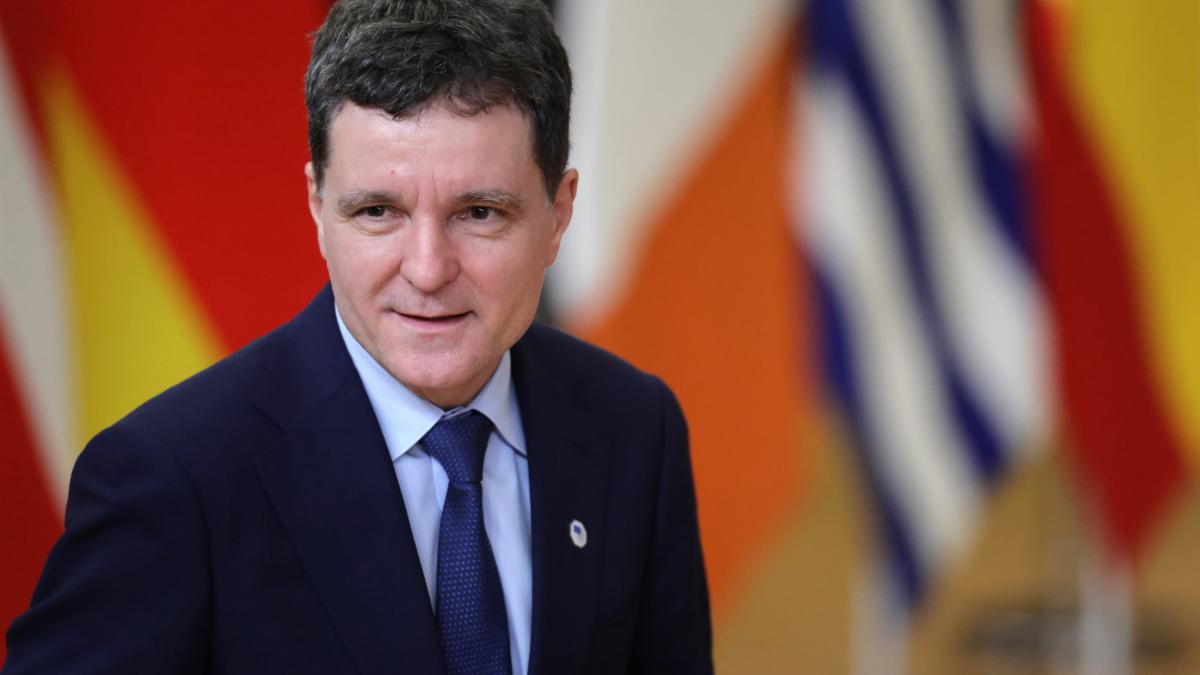 nicusor dan explica de ce a lipsit de la davos activitatea diplomatica nu se reduce la o zi o ora intr o anumita locatie