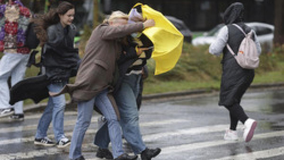 avertizare de la anm cod galben de vant ploi si viscol la munte rafalele vor depasi 100 de kilometri h