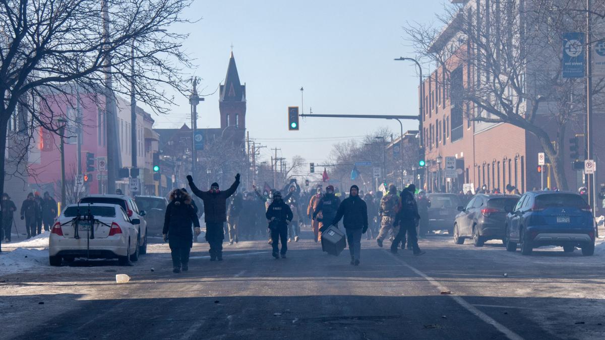 proteste masive in marile orase din sua dupa ce agentii ice au ucis sambata un barbat