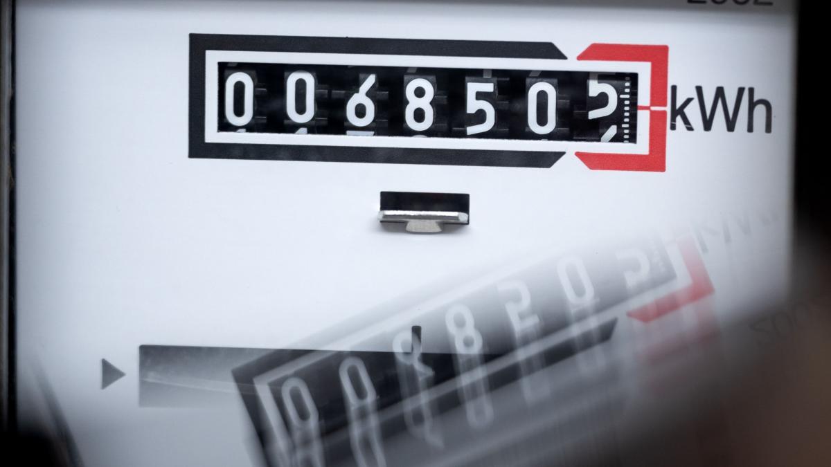 Șeful ANRE anunță că și-a schimbat și el furnizorul de energie, alături de peste 650.000 de români. Cât plătește acum