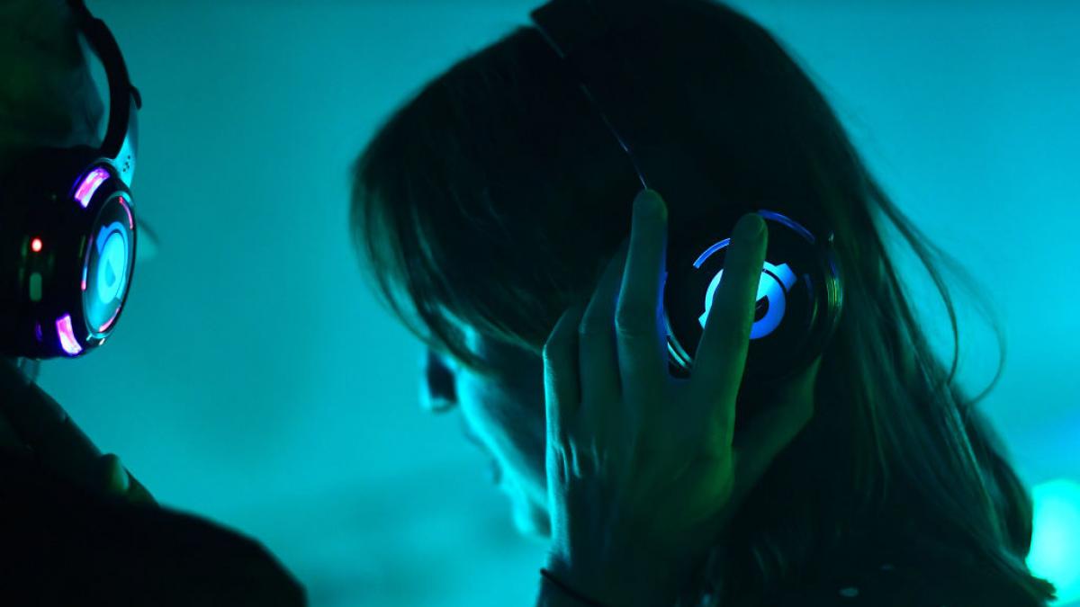 doi romani au dat lovitura cum suna muzica romaneasca edm cu vibe de uk garage apreciata in intreaga lume