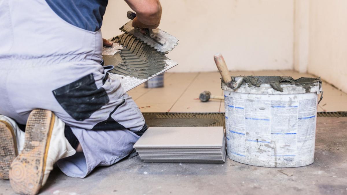 doi soti care au cumparat o biserica veche ca sa o transforme in casa au facut o descoperire infioratoare sub podea in timp ce renovau