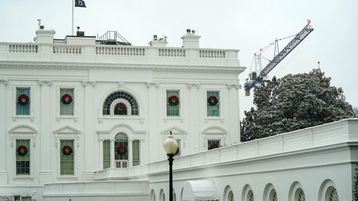 trump sustine ca e prea tarziu pentru a opri constructia salii de bal de la casa alba in plin proces cu o organizatie de patrimoniu