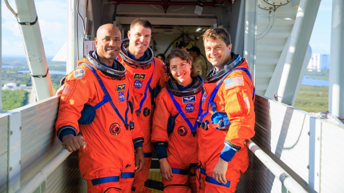 astronauti echipaj artemis 2 zbor in jurul lunii