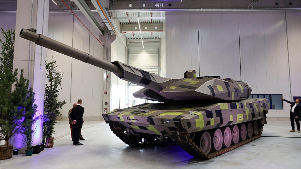 europa ar vea nevoie de un trilion de dolari pentru a inlocui armele si trupele americane si pentru a se putea apara singura