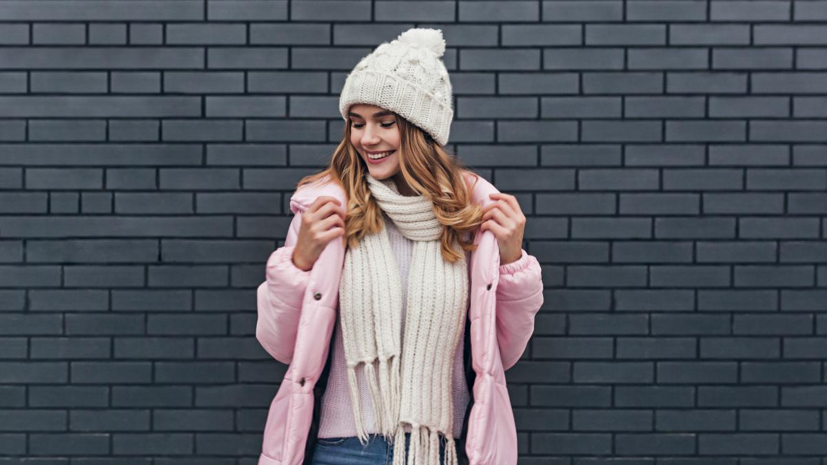 femeie zambitoare imbracata gros