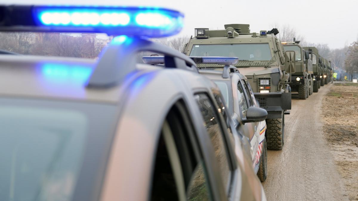 echipamente tehnica militara camioane armata