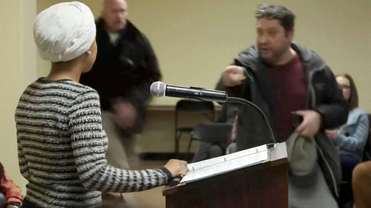 ilhan omar a fost atacata cu un lichid necunoscut in minnesota trump declarase ca trebuie trimisa inapoi in somalia