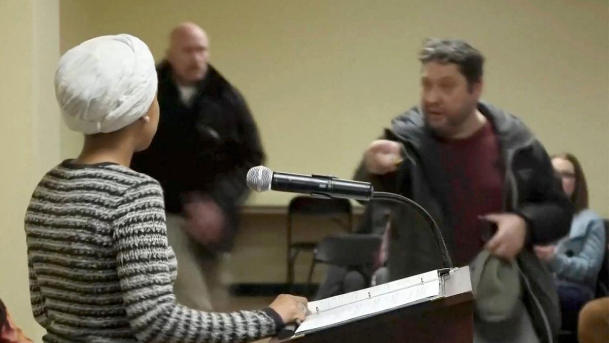 ilhan omar a fost atacata cu un lichid necunoscut in minnesota trump declarase ca trebuie trimisa inapoi in somalia
