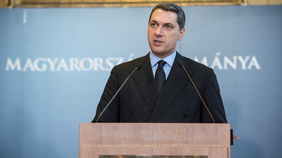 ministrul transporturilor din ungaria a provocat revolta dupa ce a spus ca romii ar trebui sa inceapa sa curete toalete