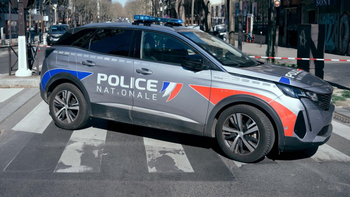 patru minori au fost retinuti dupa ce au sechestrat si torturat o fata de 15 ani in timp ce filmau doua dintre suspecte au 14 ani