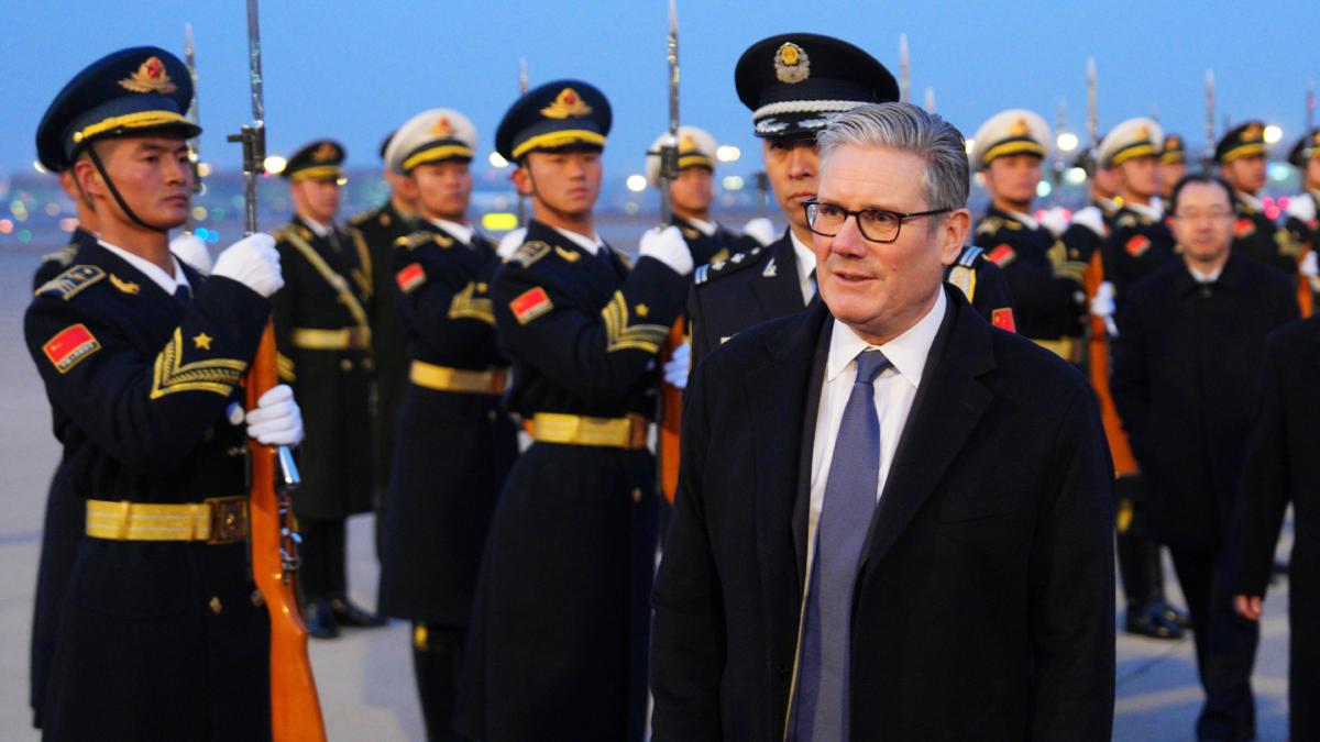 angajatii lui starmer au primit telefoane de unica folosinta si mailuri temporare in timpul vizitei in china ca sa nu fie spionati