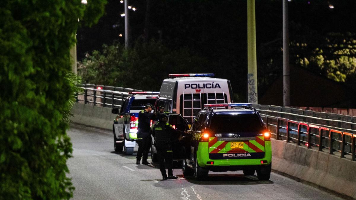 poza in care apar trei masini ale politistilor din Columbia