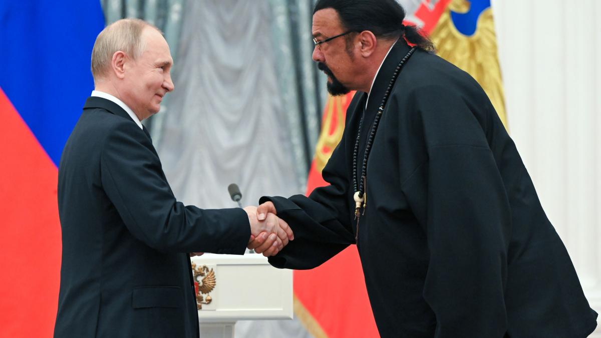 cum arata conacul lui steven seagal din moscova pe care actorul il scoate la vanzare pentru aproximativ 7 5 milioane de dolari