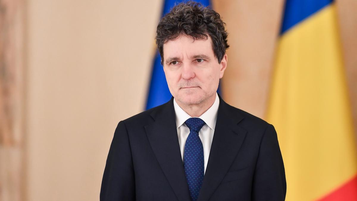 nicusor dan cel mai bine este ca sefii serviciilor secrete sa fie din afara partidelor oameni echilibrati cu maturitate umana