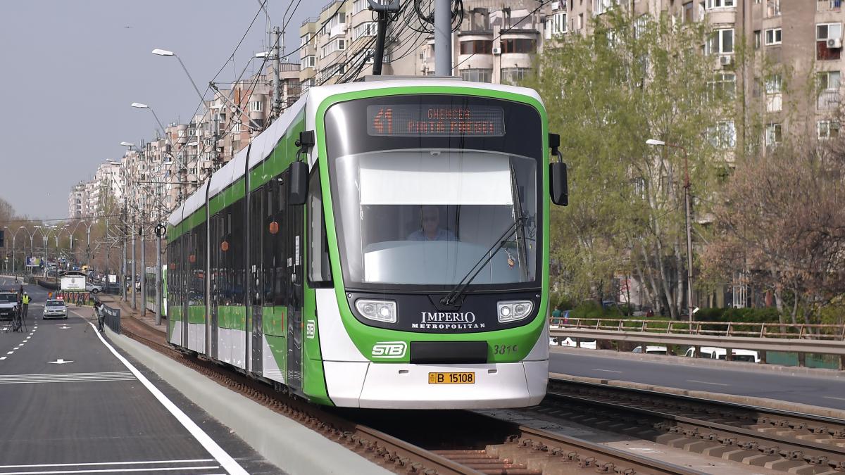 circulatia tramvaielor 41 este blocata in ambele sensuri pe soseaua virtutii un pantograf s a stricat si a avariat reteaua electrica